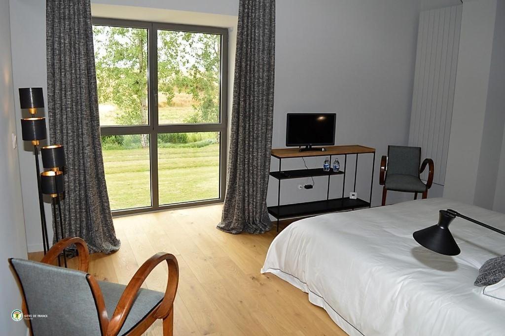 Bed and Breakfast Domaine Du Pont Salmois Neuil Exteriér fotografie