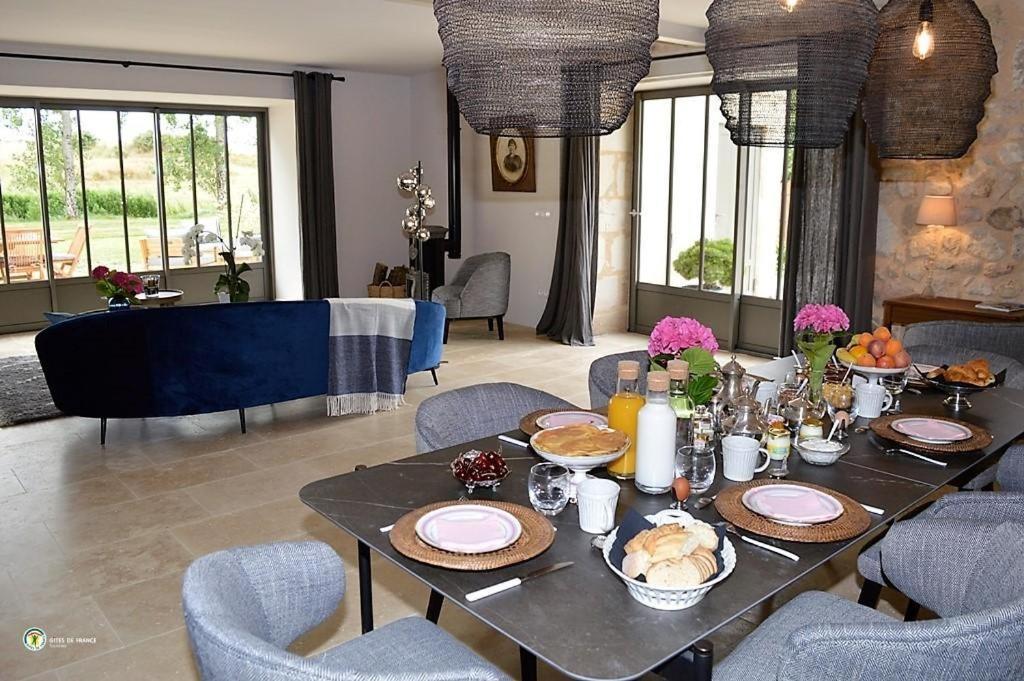 Bed and Breakfast Domaine Du Pont Salmois Neuil Exteriér fotografie